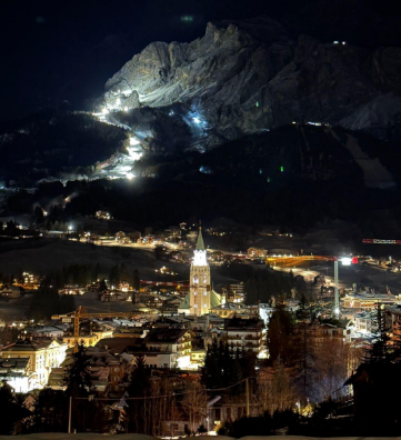 Cortina e l'Olympia illuminata